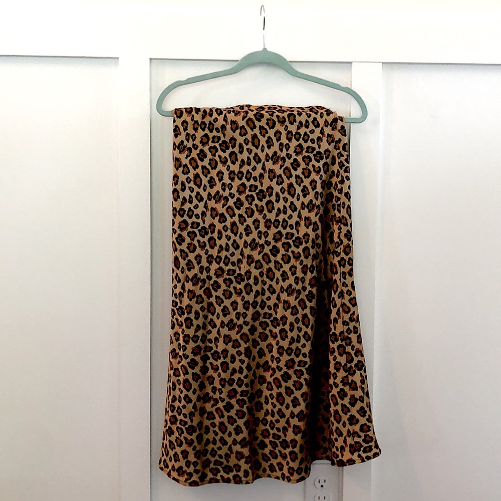 Silky animal print skirt